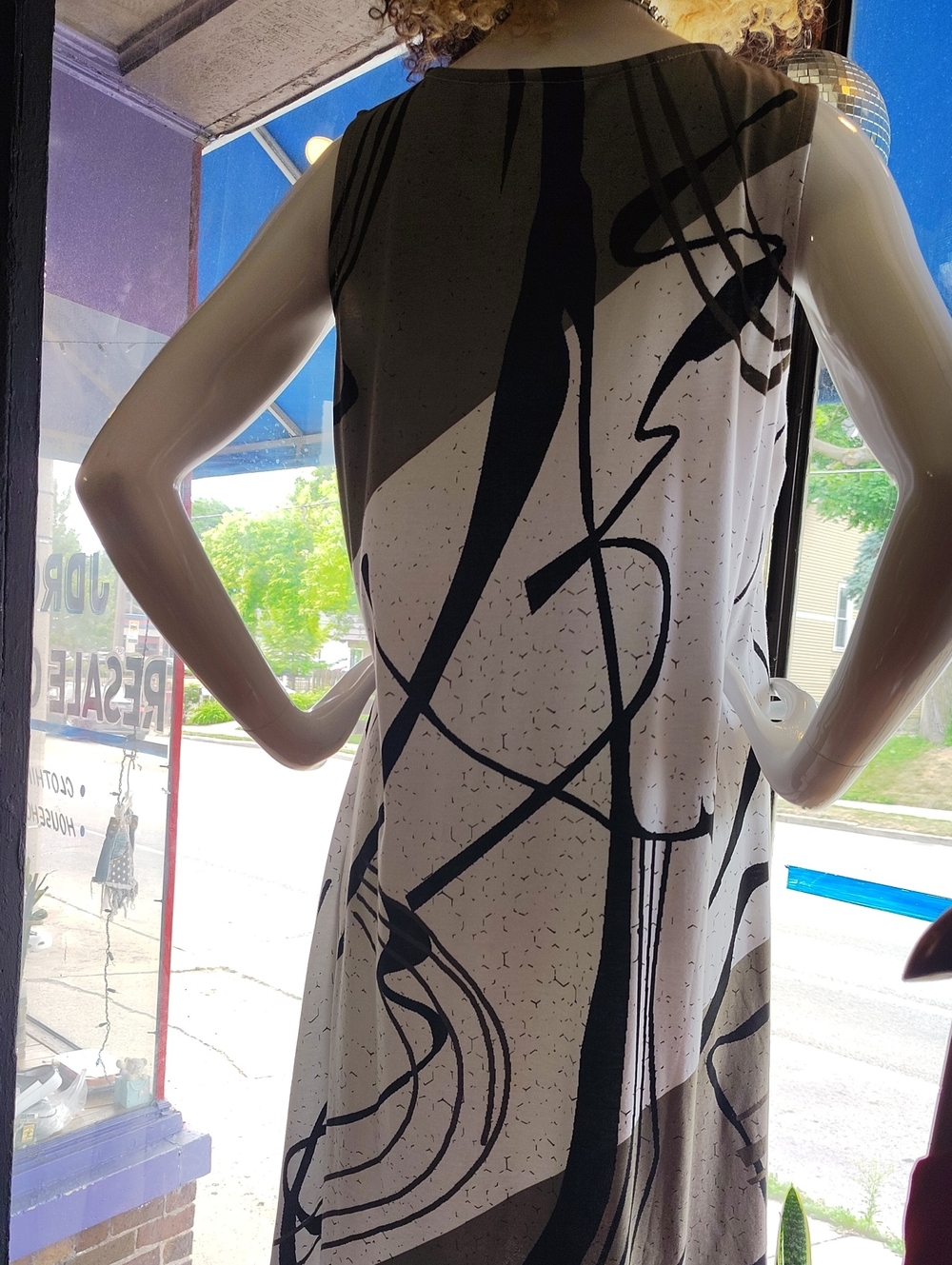 Parsley & Sage Black and White Abstract Print Maxi Dress